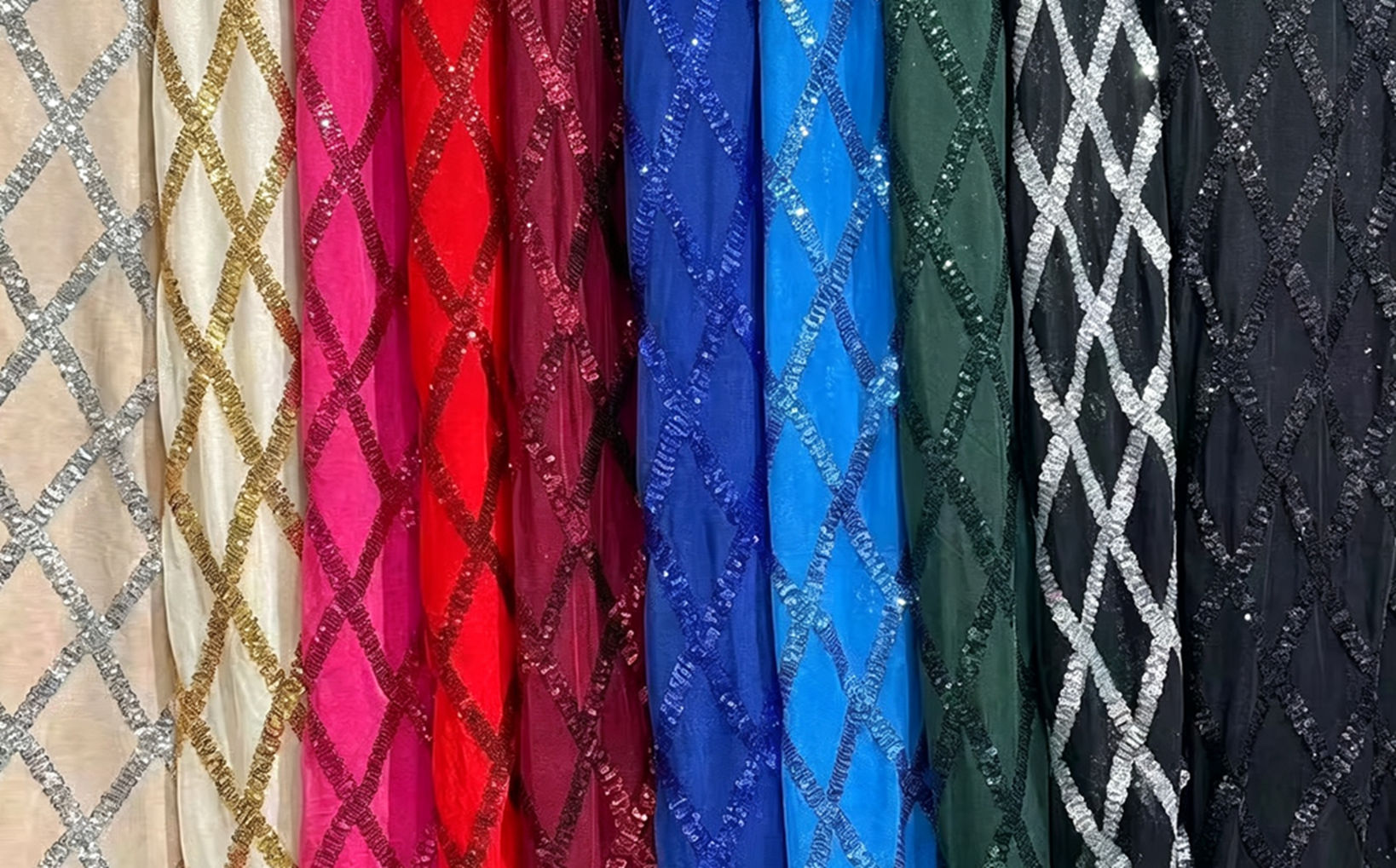 ダイヤモンドグリッドスパンコール刺繍メッシュ生地、マルチカラ - Crystal Mesh Fabric のレビューと価格