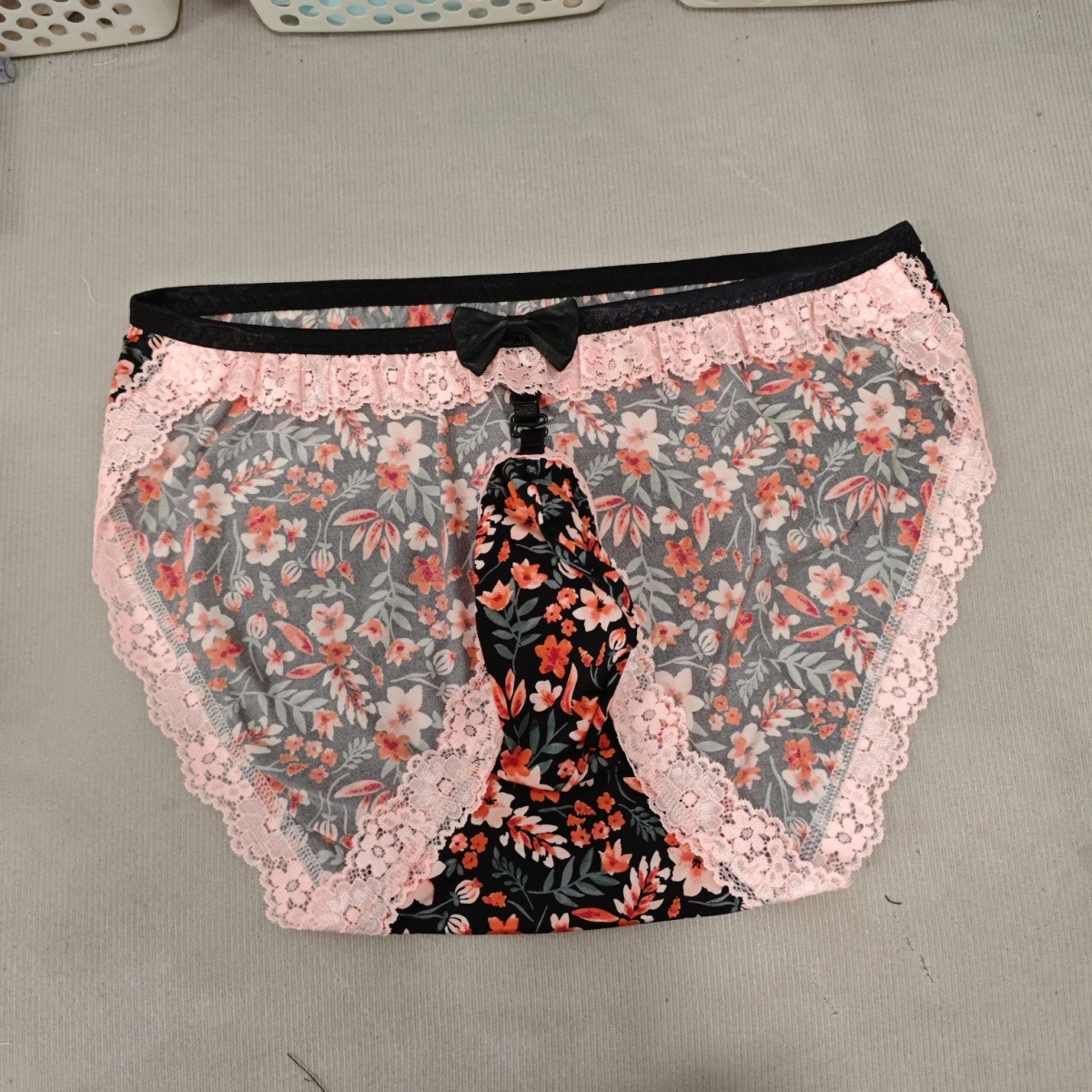 手作りの花柄、セクシーで可愛らしいメンズブリーフ。LGBQT - Embellish Knit のレビューと価格