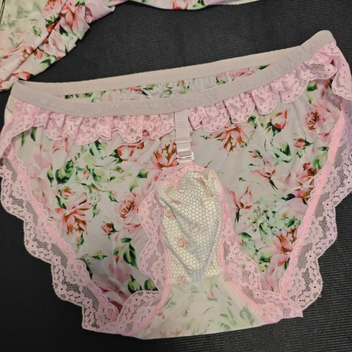 手作りの花柄、セクシーで可愛らしいメンズブリーフ。LGBQT - Embellish Knit のレビューと価格